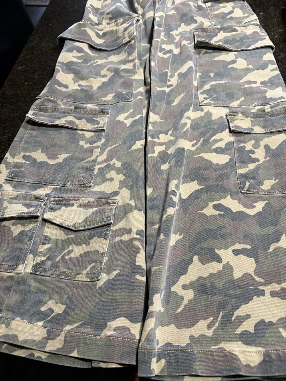 Hidden camo wide leg cargo jeans - Picture 7 of 8